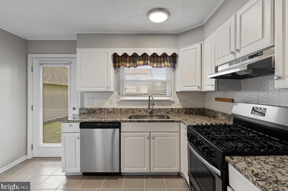507 Alder Ave, Dulles VA  20164-3914 exterior