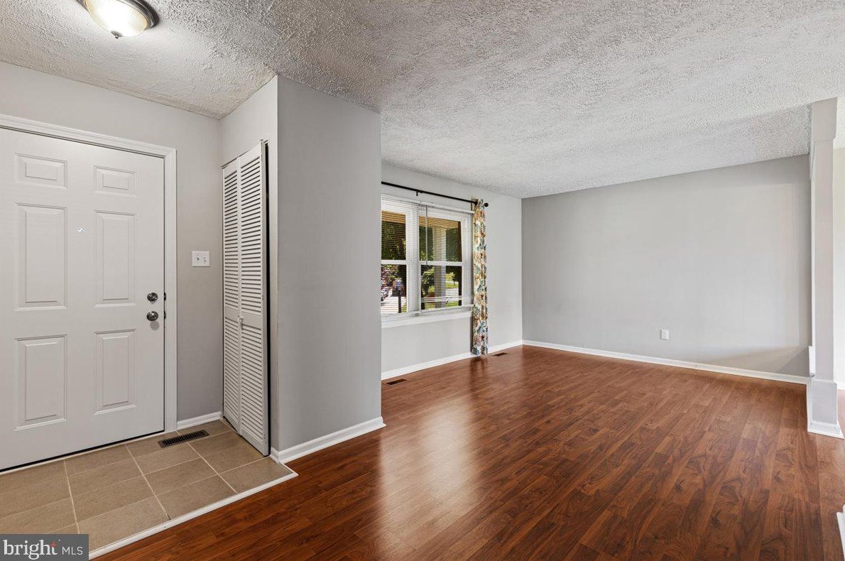 507 Alder Ave, Dulles VA  20164-3914 exterior