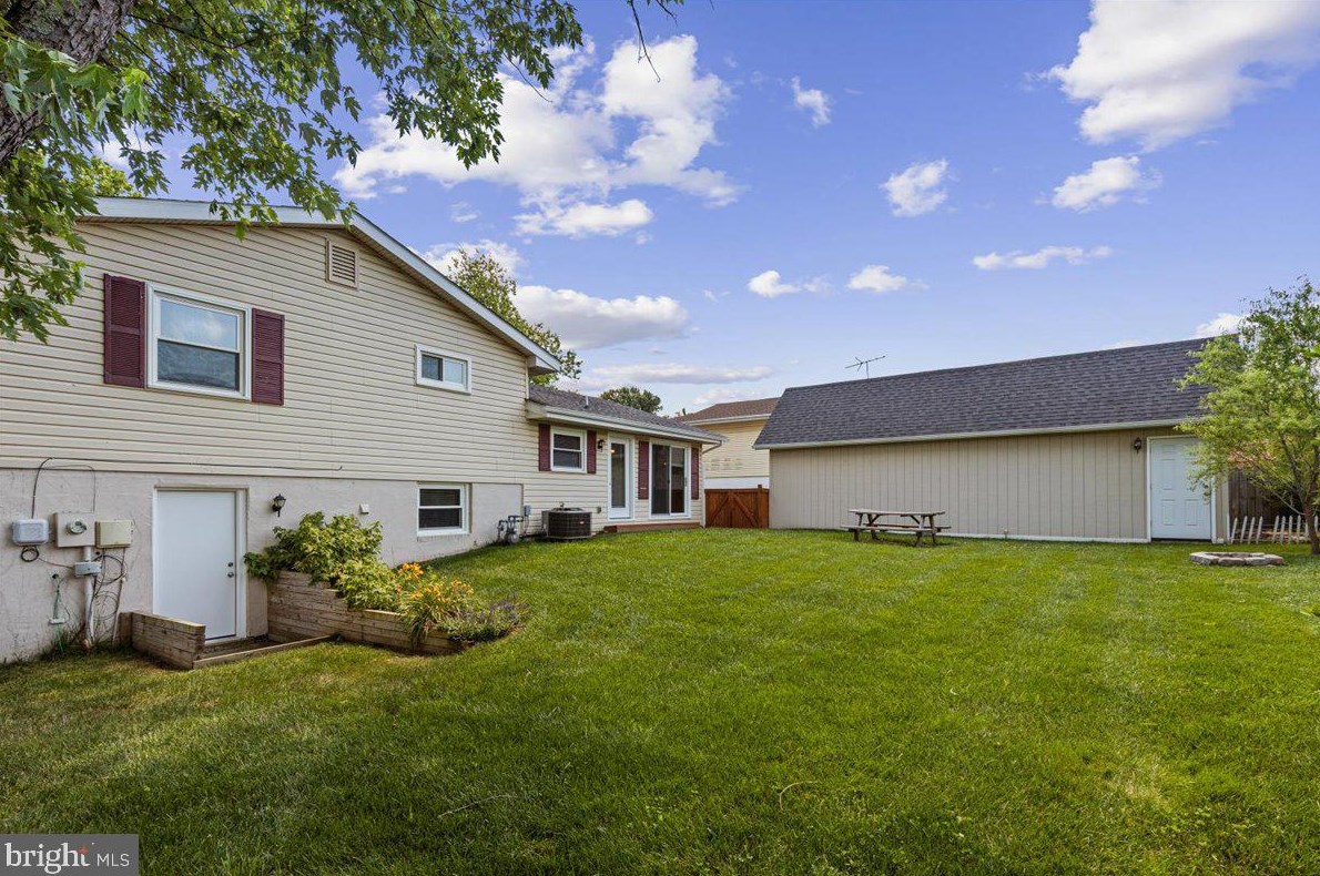 507 Alder Ave, Dulles VA  20164-3914 exterior