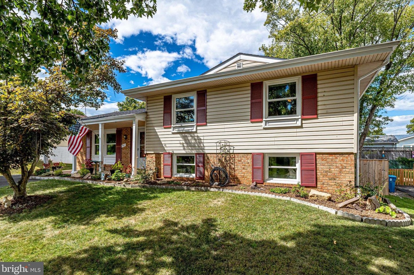 507 Alder Ave, Dulles VA  20164-3914 exterior