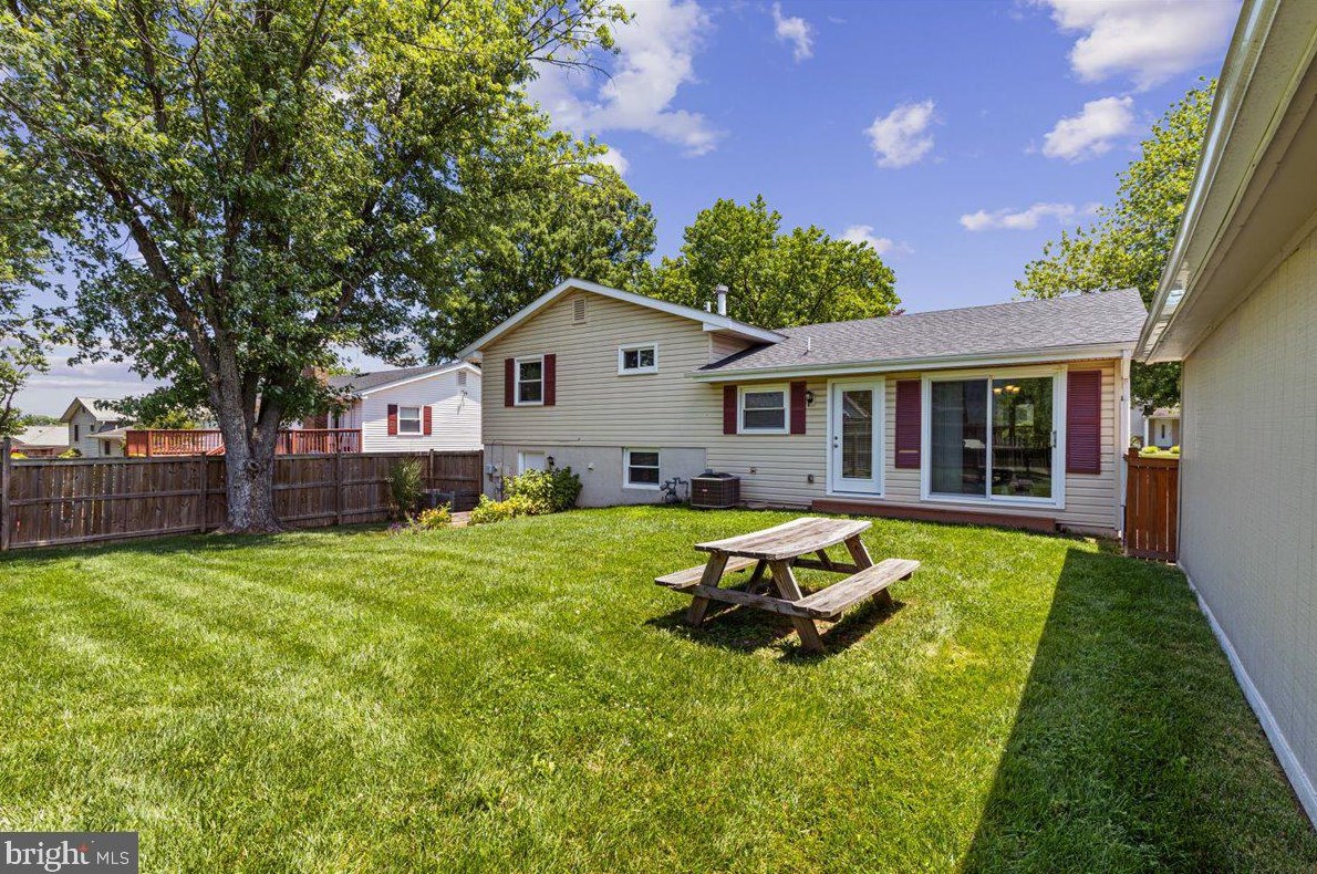 507 Alder Ave, Dulles VA  20164-3914 exterior