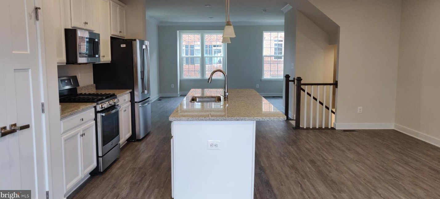 42684 Burbank Ter, Sterling VA  20166 exterior