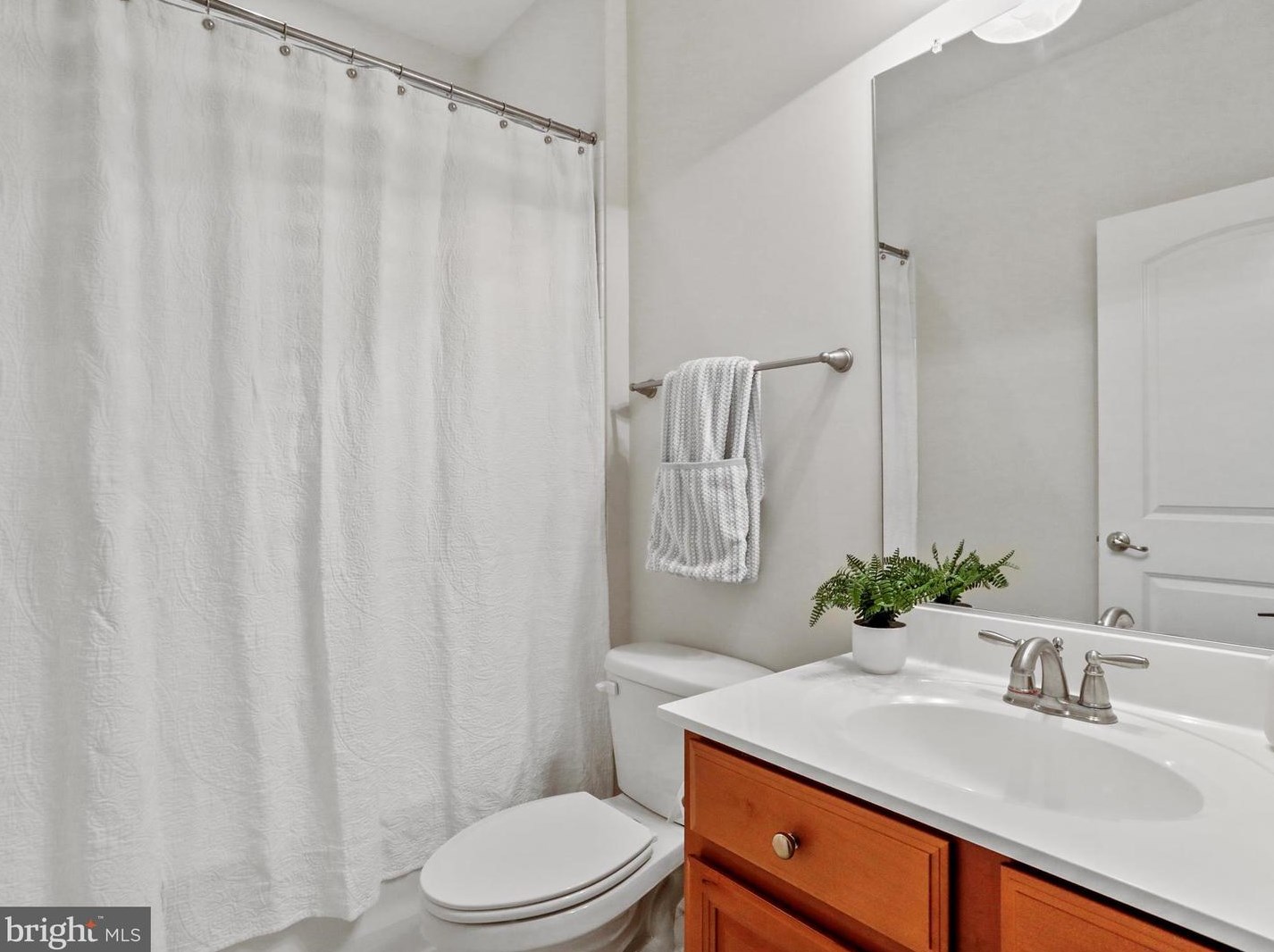 40594 Banshee Dr, Leesburg VA 20175-7514 exterior