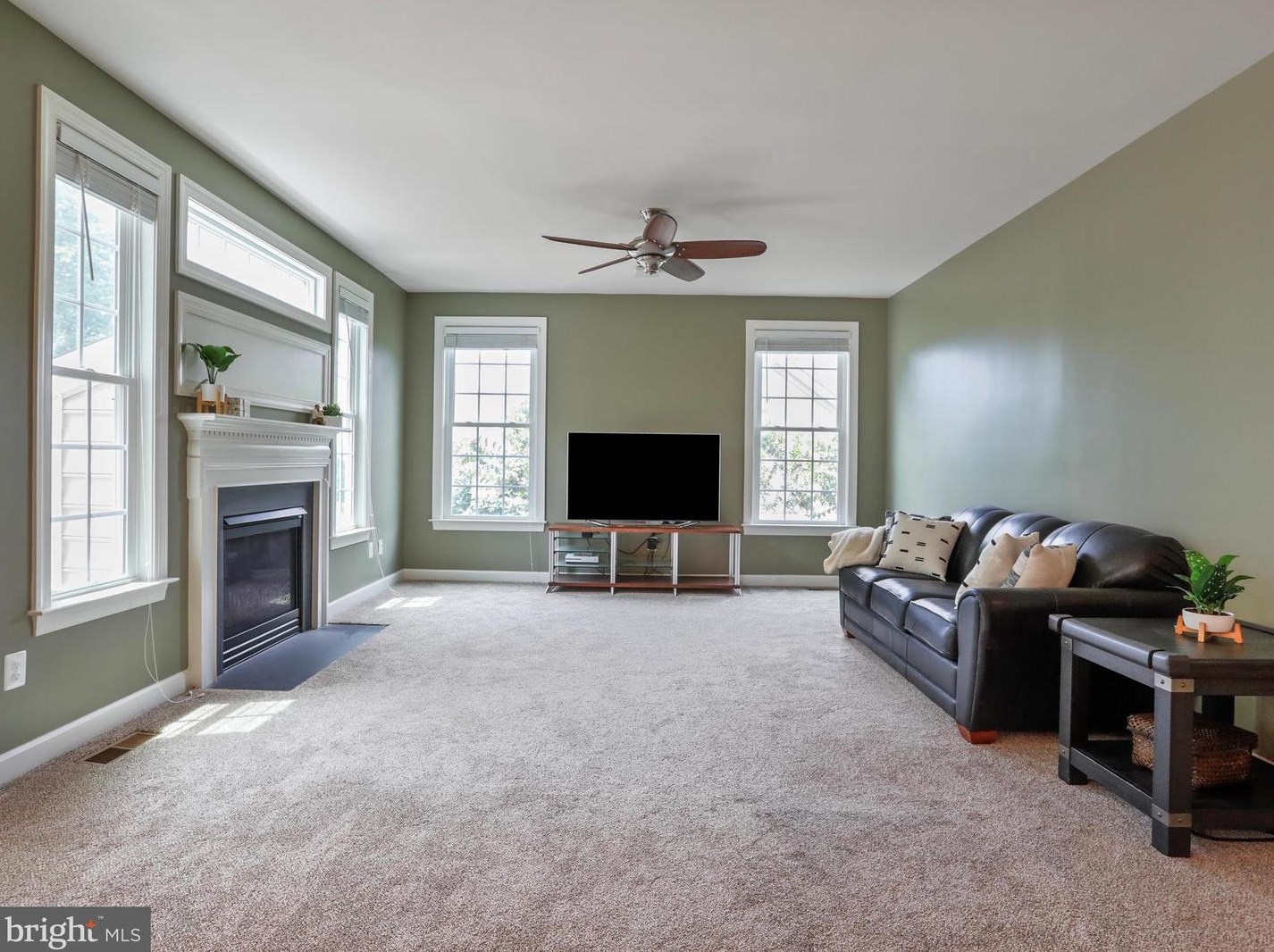 40594 Banshee Dr, Leesburg VA 20175-7514 exterior