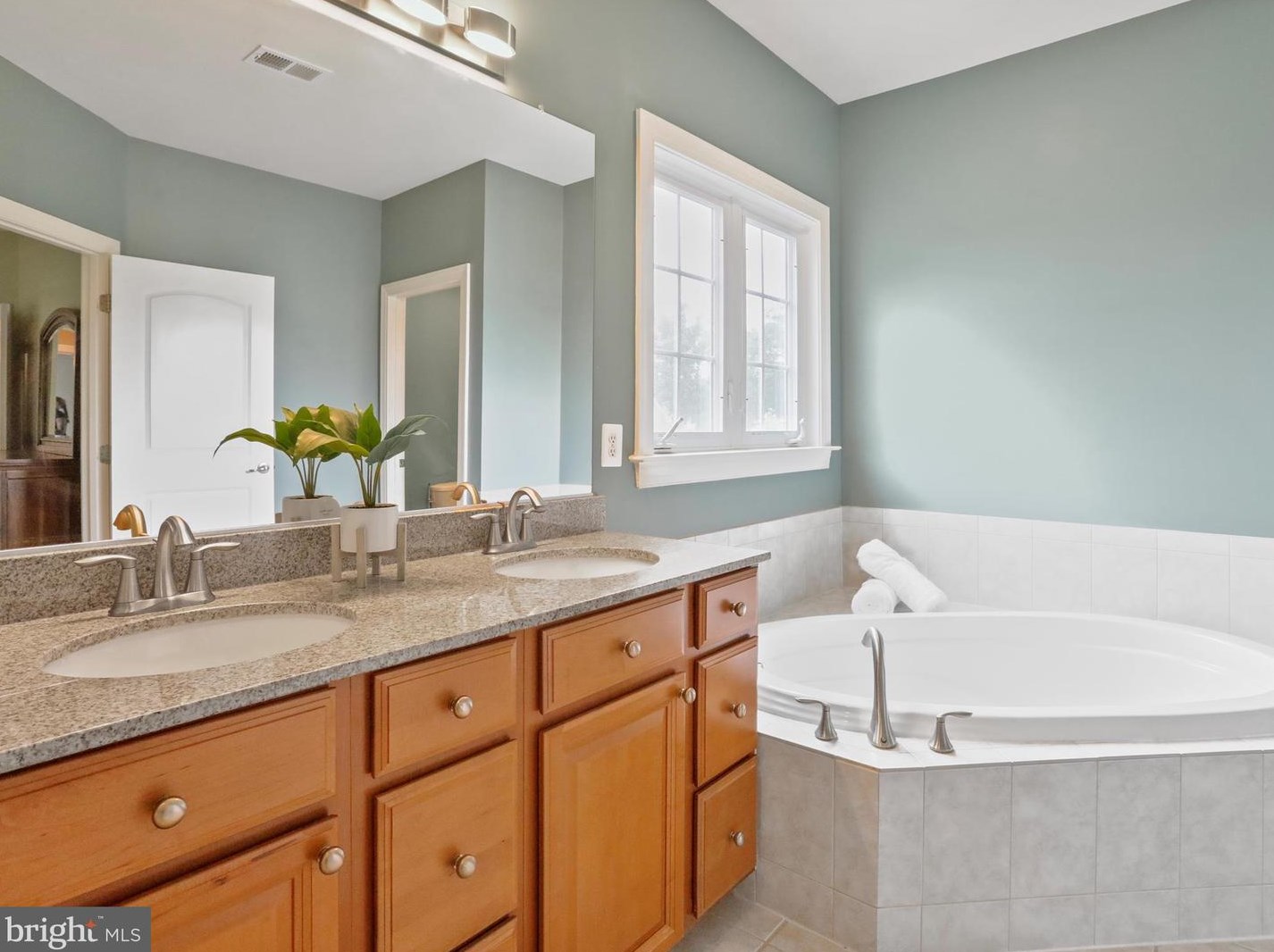 40594 Banshee Dr, Leesburg VA 20175-7514 exterior