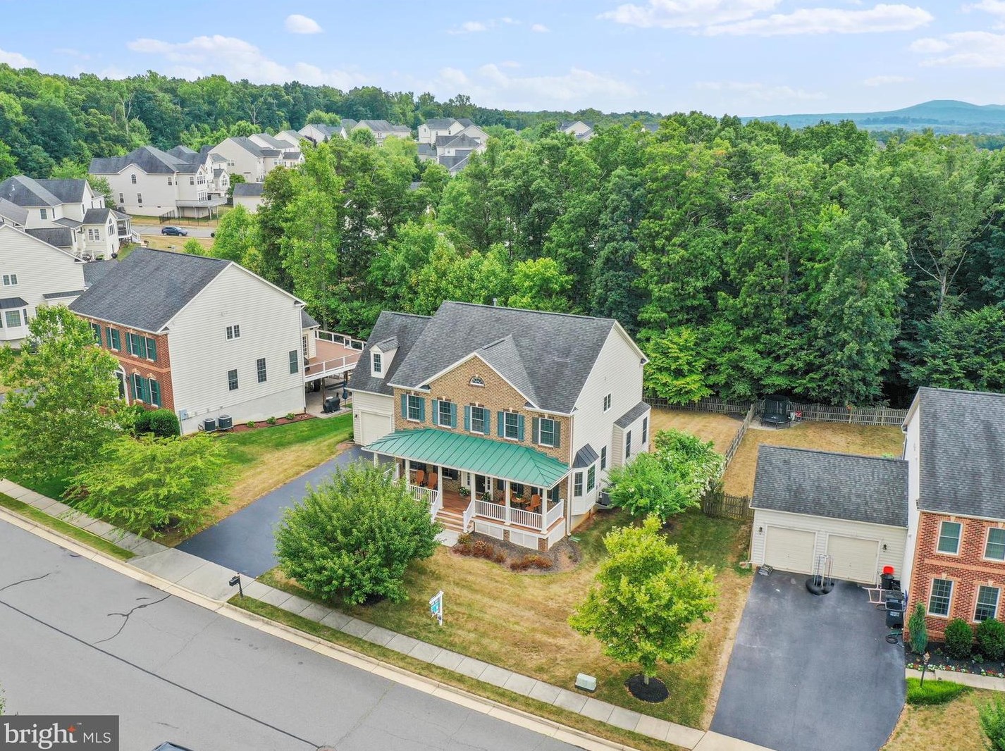 40594 Banshee Dr, Leesburg VA 20175-7514 exterior