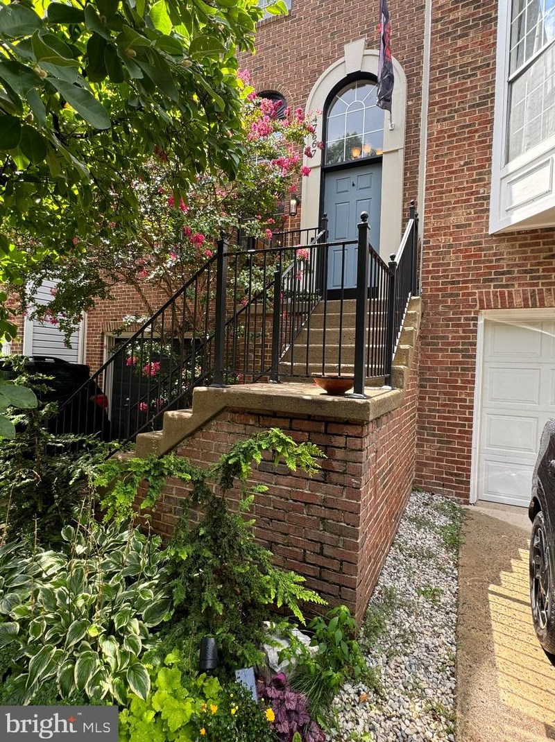 47667 Sandbank Sq, Dulles VA  20165-7466 exterior