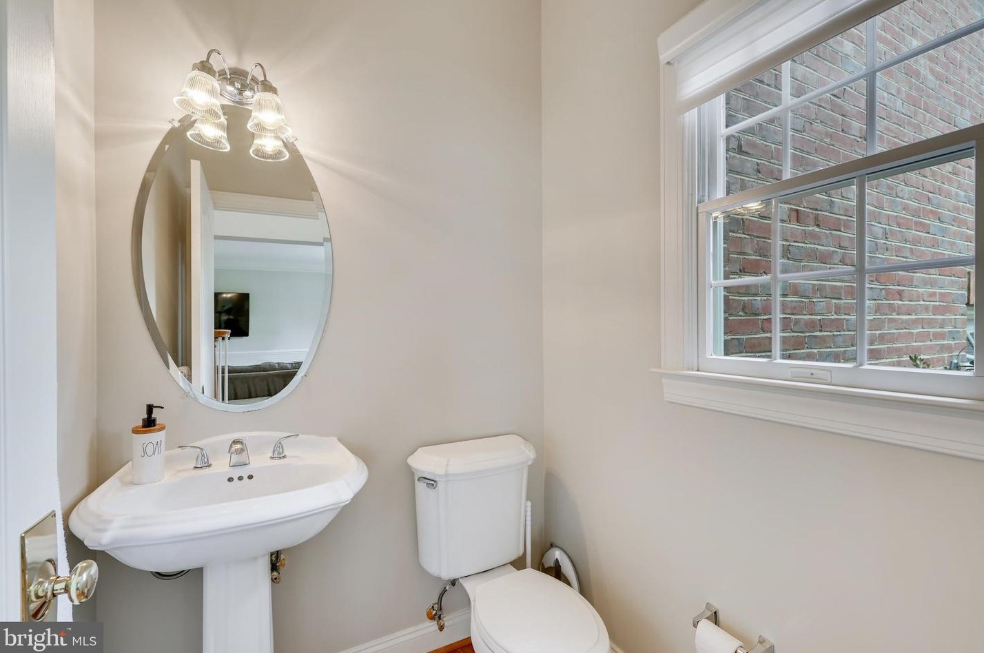 19951 Palmer Classic Pkwy, Ashburn VA  20147-5202 exterior