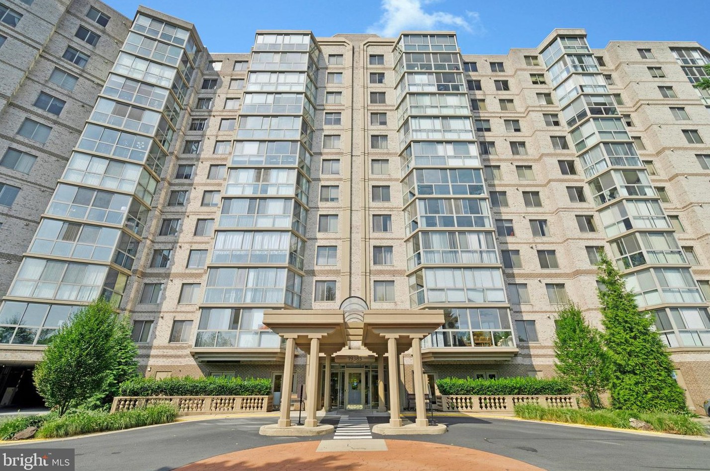 19385 Cypress Ridge Ter, Leesburg VA  20176-5162 exterior