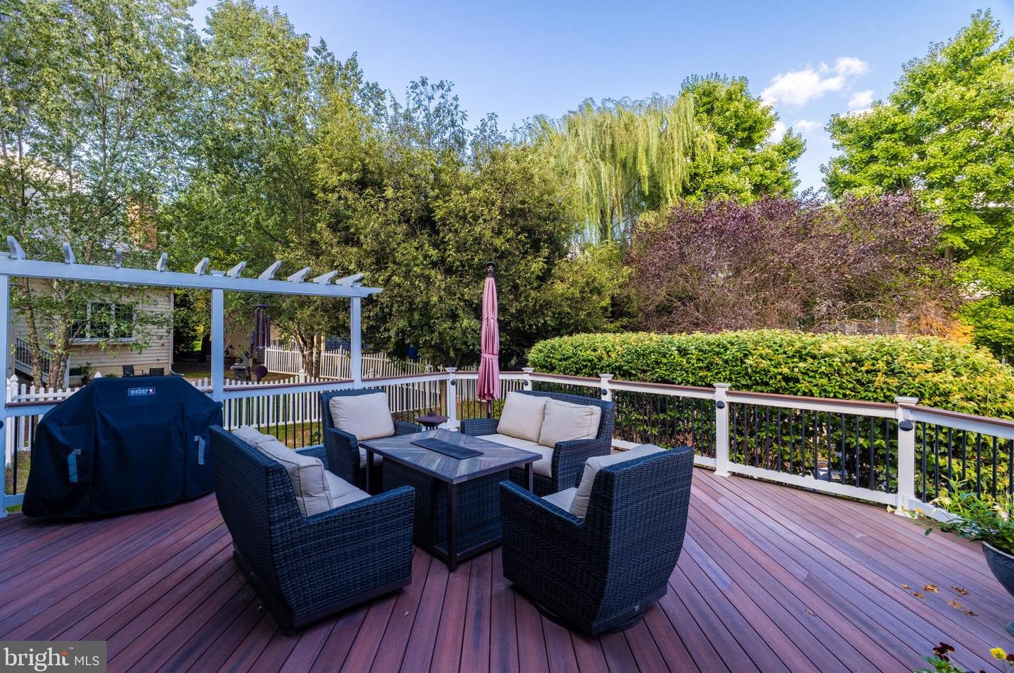 20234 Kentucky Oaks Ct, Ashburn VA 20147-3167 exterior