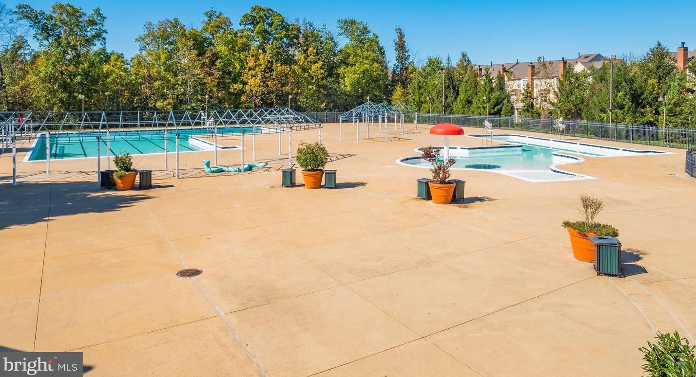 20234 Kentucky Oaks Ct, Ashburn VA 20147-3167 exterior