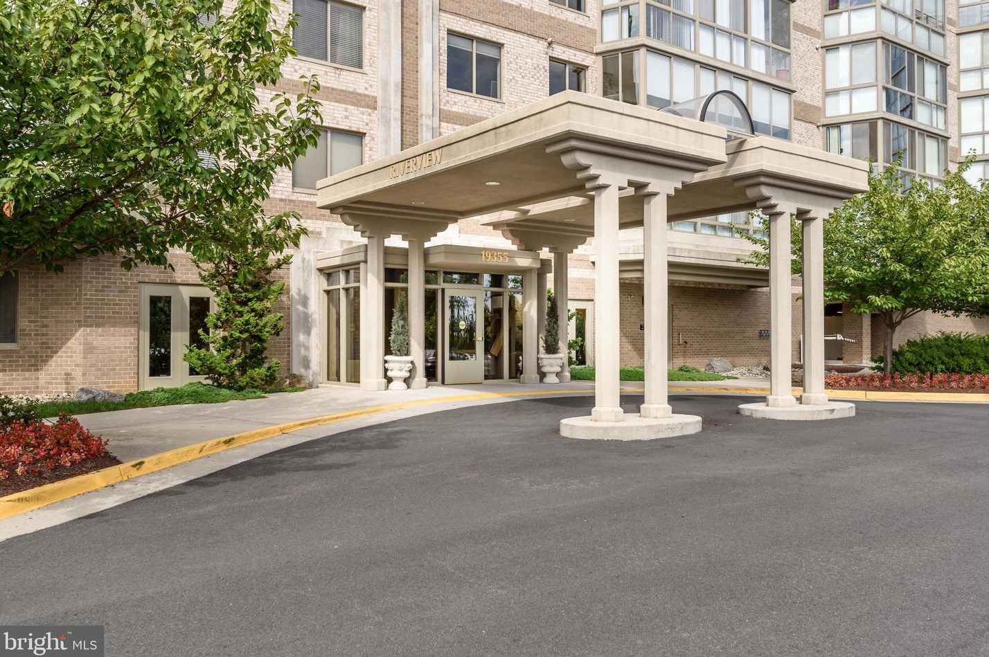 19355 Cypress Ridge Ter, Leesburg VA 20176-6911 exterior