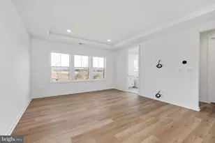 23359 Parkside Vlg Cir, Aldie, VA 20105 - Photo 11