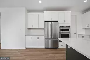 23359 Parkside Vlg Cir, Aldie, VA 20105 - Photo 9