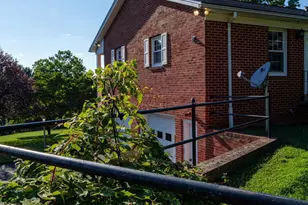 17152 Bridge View Ct, Paeonian Springs, VA 20129 - Photo 9