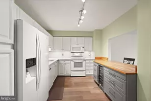 19385 Cypress Ridge Terrace, Leesburg, VA 20176 - Photo 5