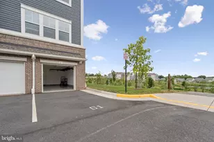 21630 Hawksbill High Cir, Sterling, VA 20164 - Photo 33