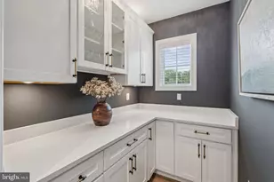 21630 Hawksbill High Cir, Sterling, VA 20164 - Photo 19