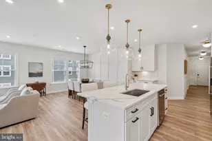 21630 Hawksbill High Cir, Sterling, VA 20164 - Photo 11