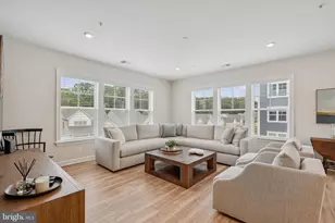 21630 Hawksbill High Cir, Sterling, VA 20164 - Photo 15