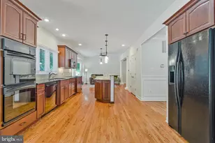 116 Lake Dr, Sterling, VA 20164 - Photo 17