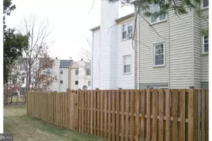 1034 Salisbury Ct, Sterling, VA 20164 - Photo 3