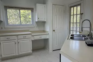 660 Gateway Dr SE, Leesburg, VA 20175 - Photo 5