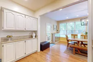 126 Lake Dr, Sterling, VA 20164 - Photo 19