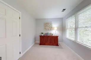 126 Lake Dr, Sterling, VA 20164 - Photo 47