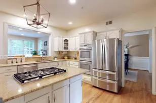 126 Lake Dr, Sterling, VA 20164 - Photo 15