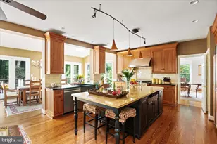 11308 Stonehouse Pl, Potomac Falls, VA 20165 - Photo 15