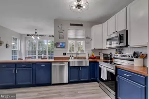 35530 Sarasota St, Round Hill, VA 20141 - Photo 9