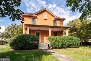 35551 Sassafras Dr, Round Hill, VA 20141 - Photo 1