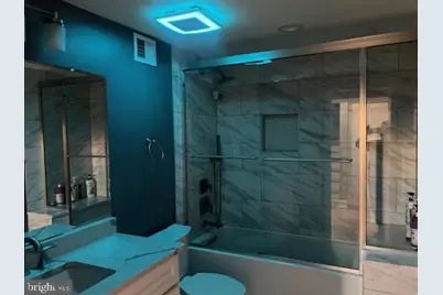 304 E Gordon Street E, Sterling, VA 20164 - Photo 9