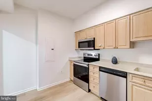 19355 Cypress Ridge Terrace, Leesburg, VA 20176 - Photo 7