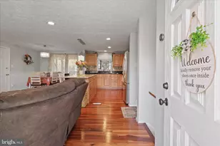 207 N Laura Anne Dr, Sterling, VA 20164 - Photo 5