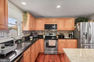 207 N Laura Anne Dr, Sterling, VA 20164 - Photo 13