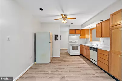 314 E Staunton Avenue E, Sterling, VA 20164 - Photo 5