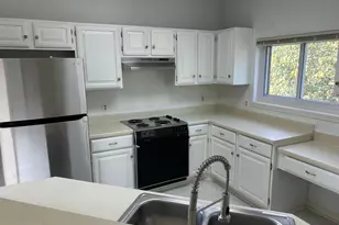 660 Gateway Dr SE, Leesburg, VA 20175 - Photo 3