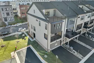 22962 Sullivans Cove Sq, Brambleton, VA 20148 - Photo 5