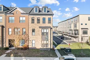 22962 Sullivans Cove Sq, Brambleton, VA 20148 - Photo 3