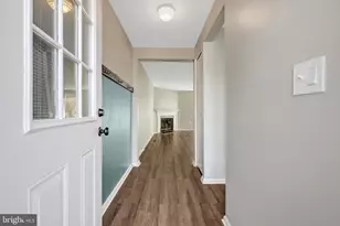 30 Quincy Ct, Sterling, VA 20165 - Photo 5