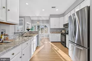 46526 Cedarhurst Dr, Sterling, VA 20165 - Photo 9