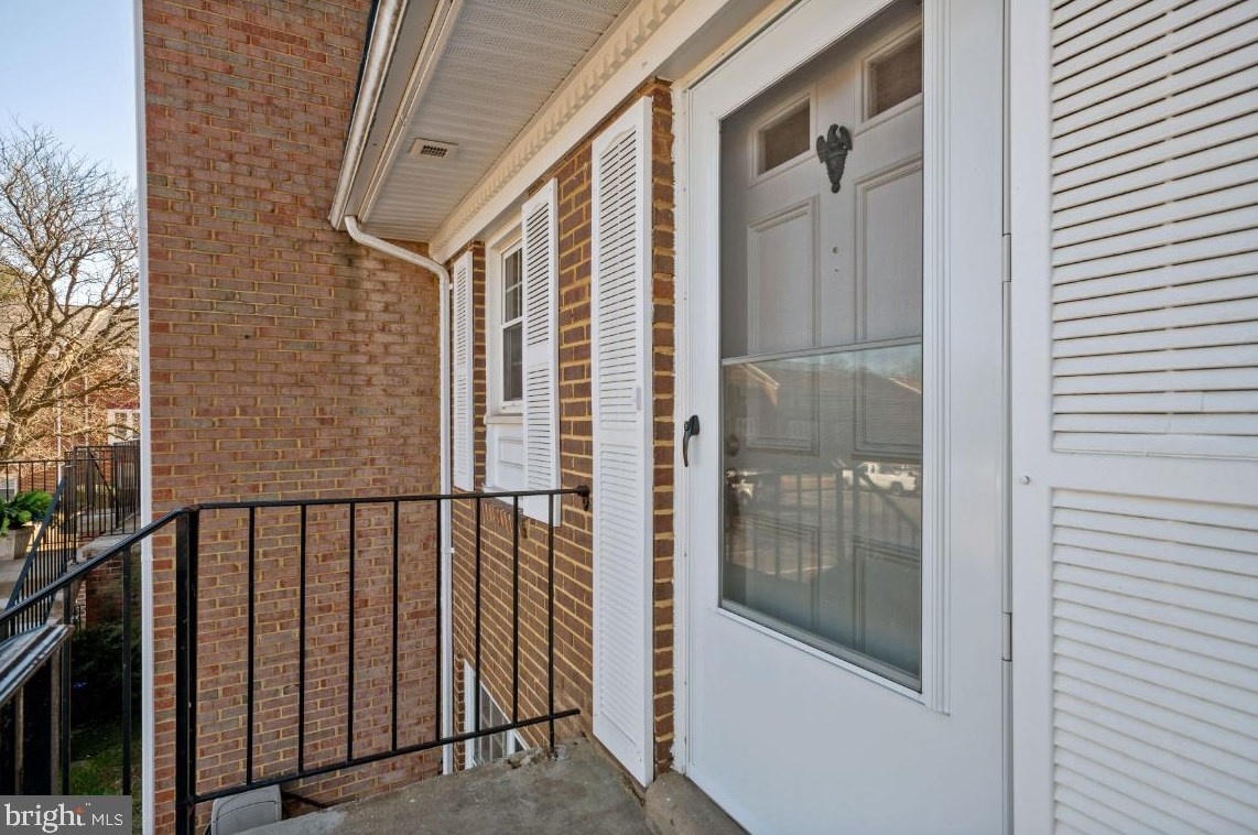 1033 Margate Ct, Dulles VA  20164-5210 exterior