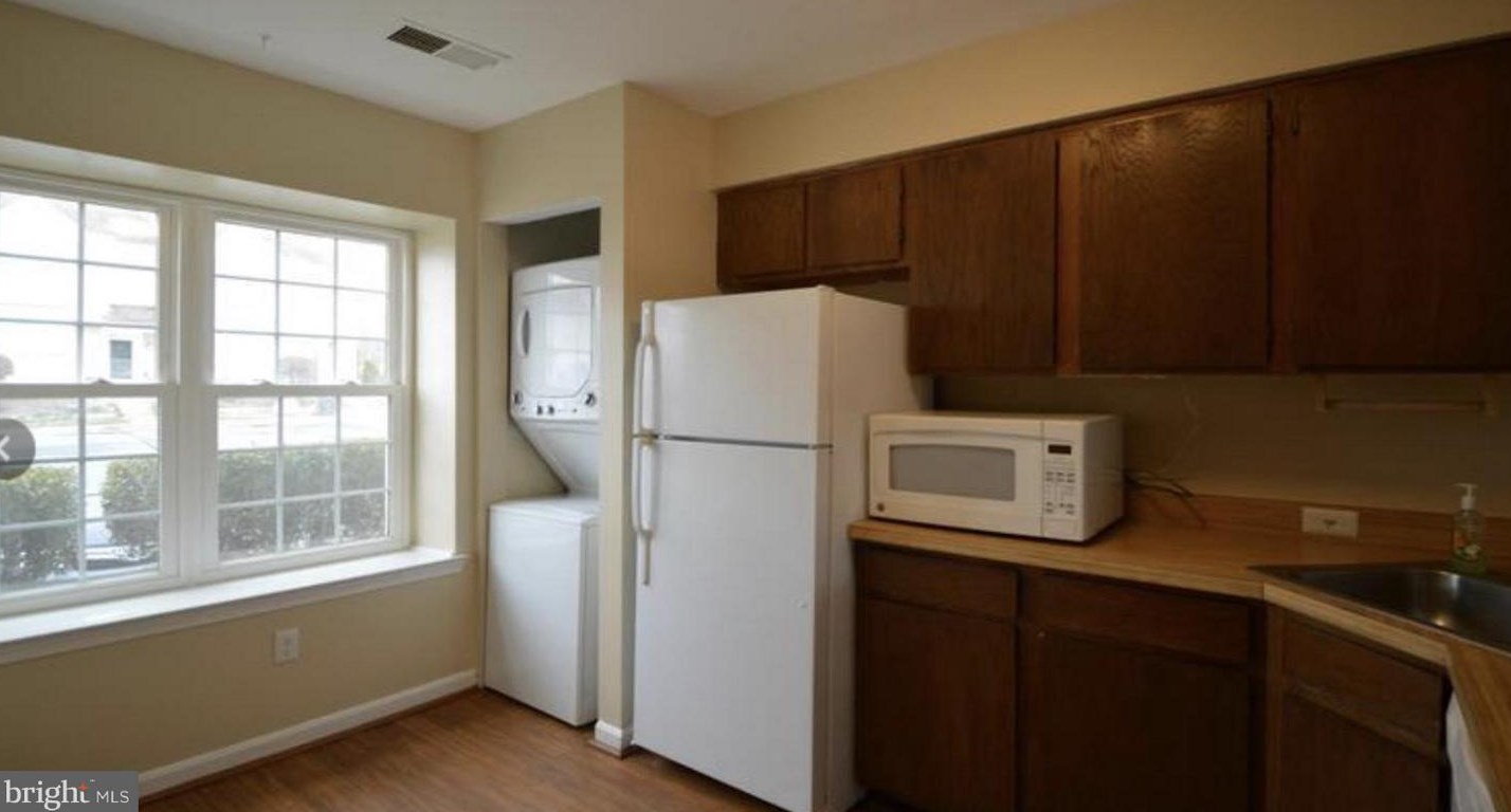 22 Essex Sq, Dulles VA  20164-3226 exterior