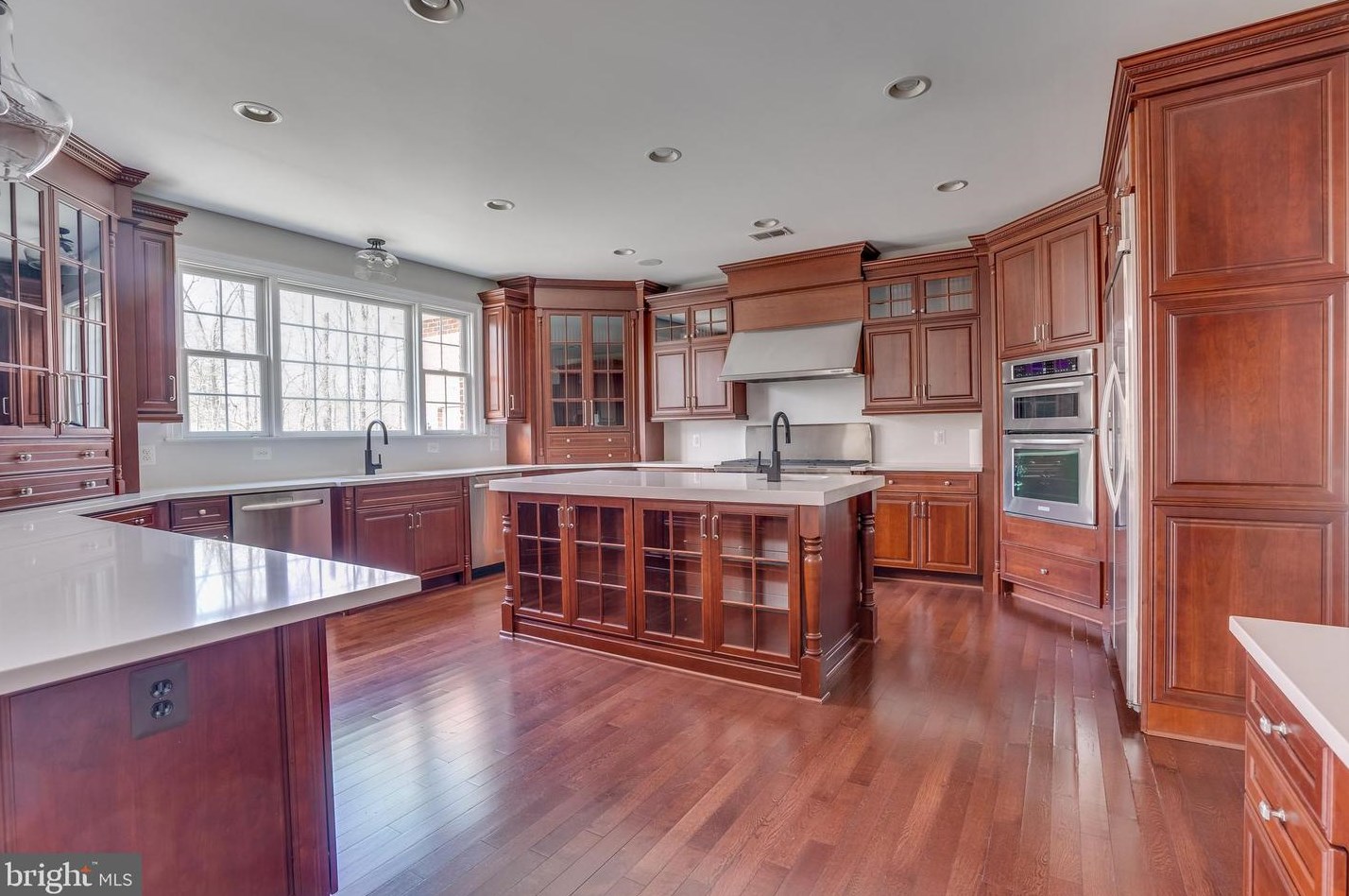 22441 Beaverdam Dr, Ashburn VA  20148-7333 exterior