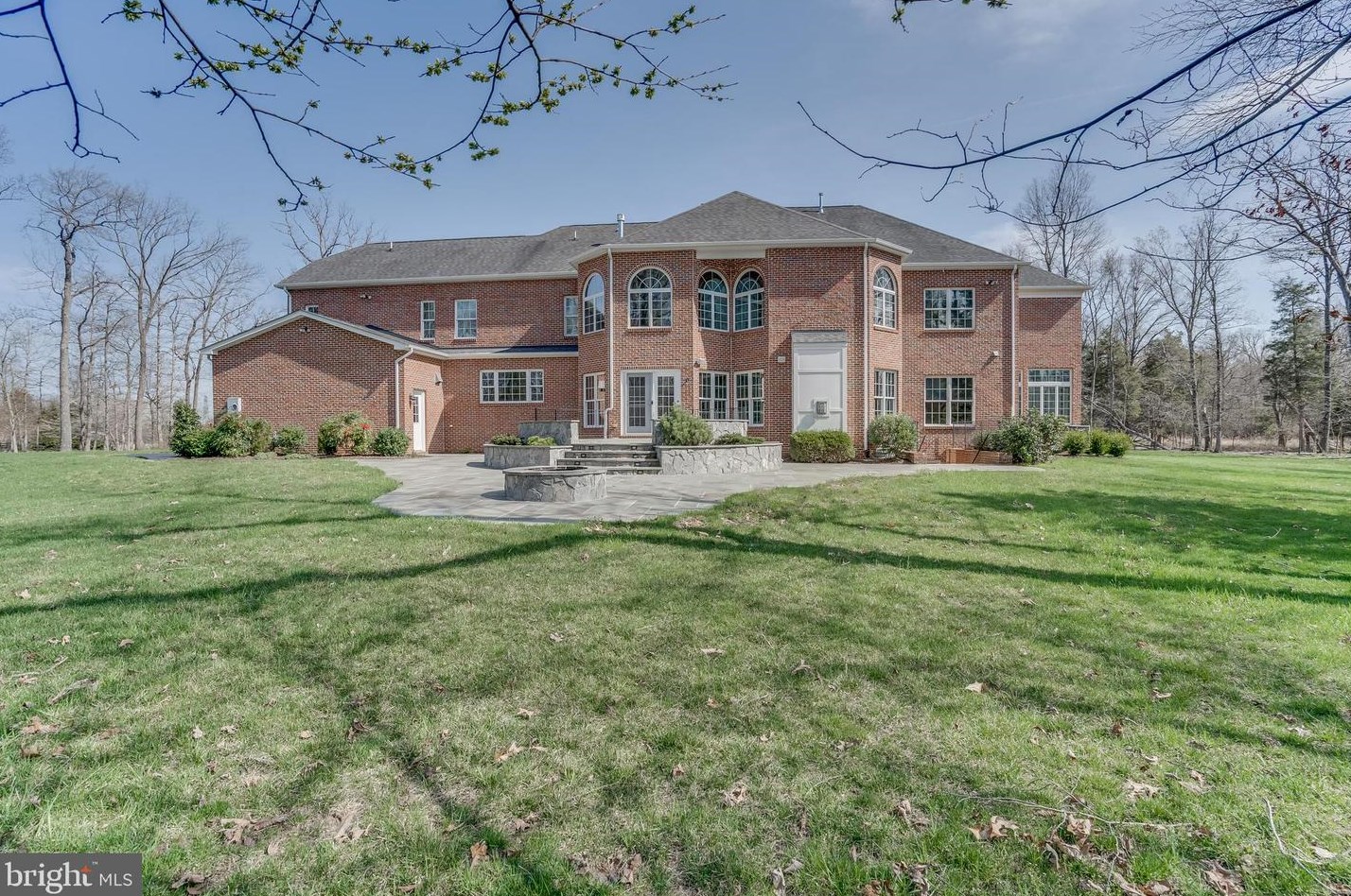 22441 Beaverdam Dr, Ashburn VA  20148-7333 exterior