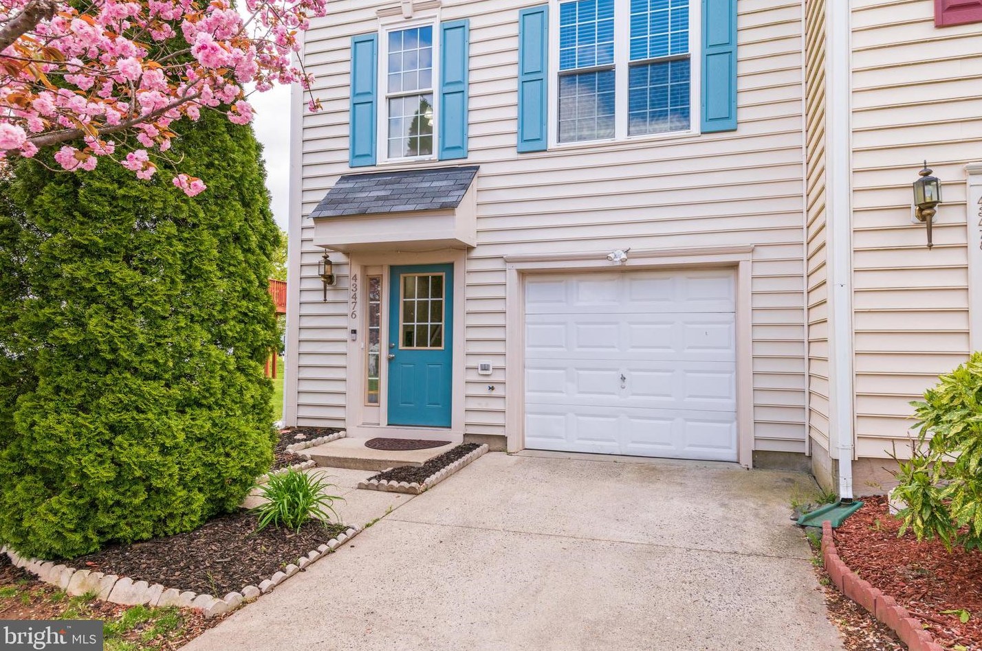43476 Greenwich Sq, Ashburn VA  20147-4552 exterior