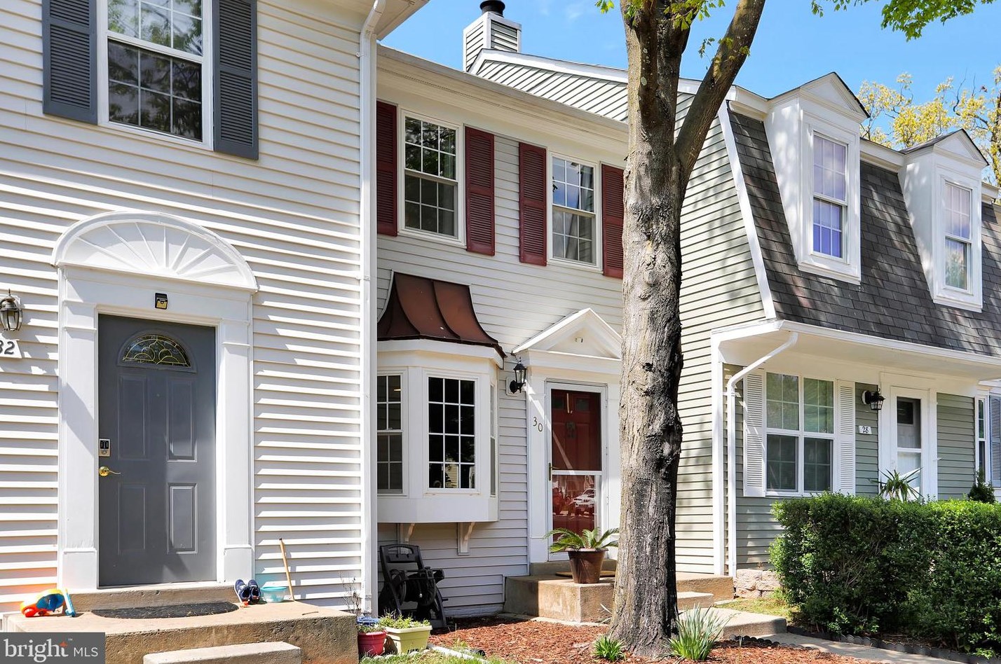 30 Bickel Ct, Dulles VA  20165-5721 exterior