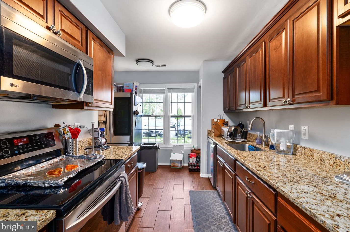 22303 Mayfield Sq, Dulles VA  20164-4972 exterior
